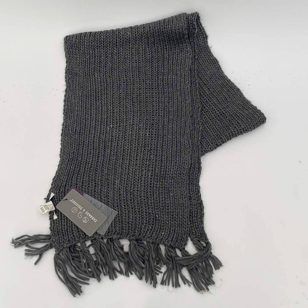 THREADS 4 THOUGHT GRAY SCARF